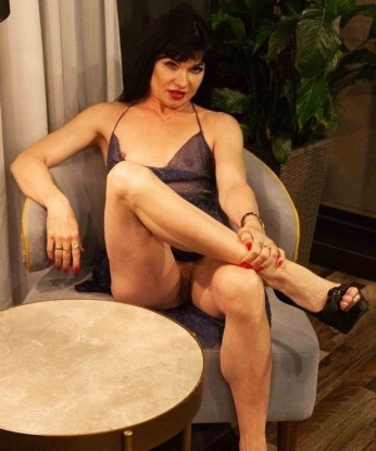 Люба, 38 лет, 1 размер груди